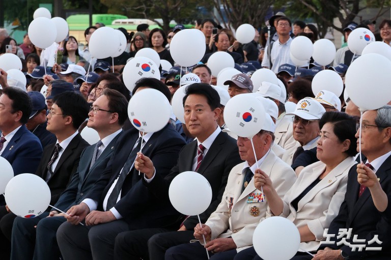 참전국 국기 게양된 감사의 정원