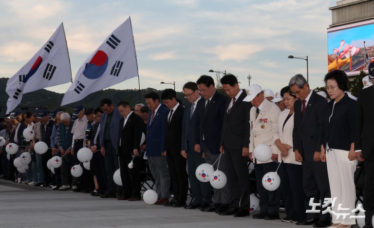 참전국 국기 게양된 감사의 정원
