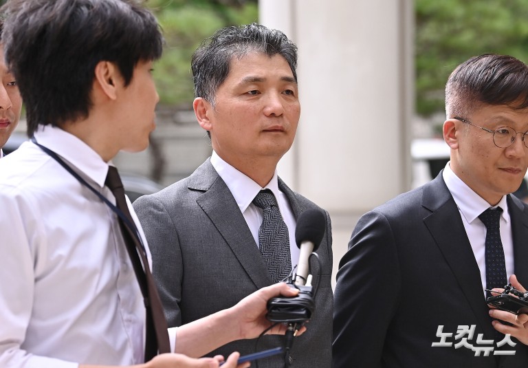 'SM 시세조종 혐의' 카카오 김범수 항소심 첫 공판 출석
