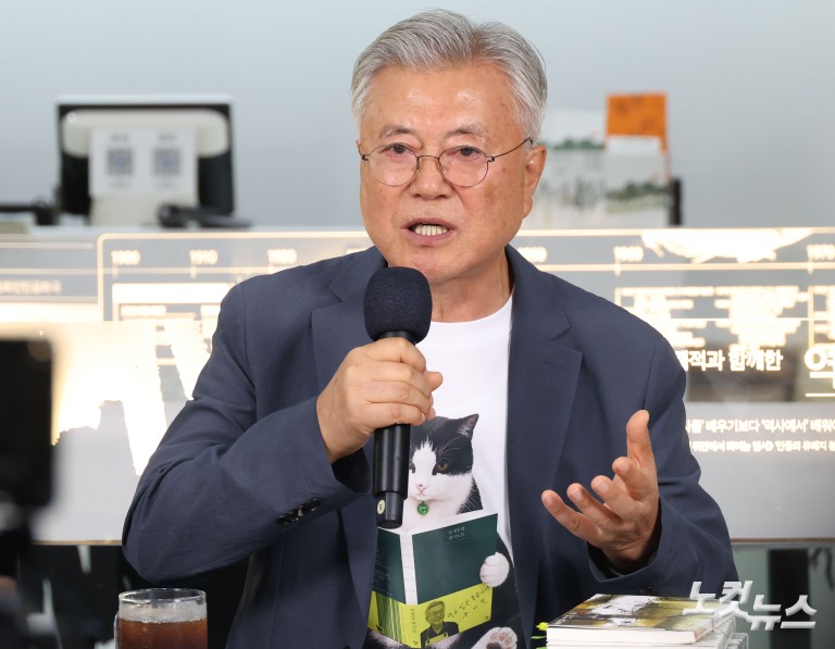 문재인, 국제도서전에서 북토크