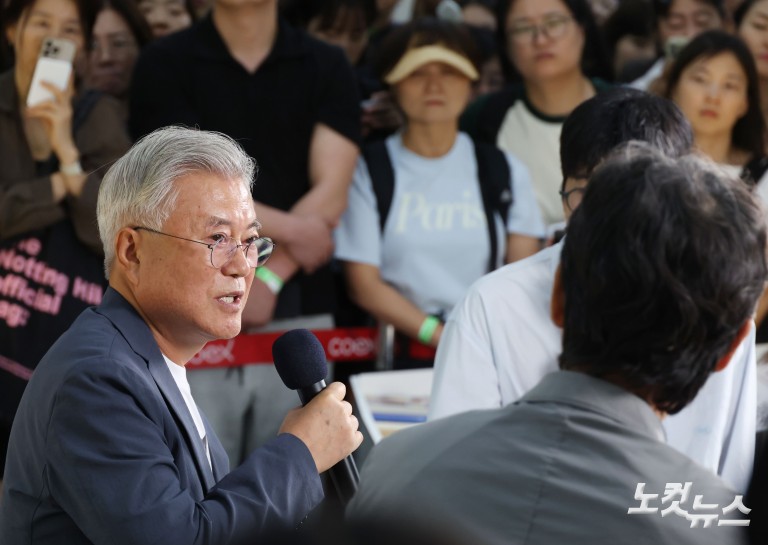 문재인, 국제도서전에서 북토크