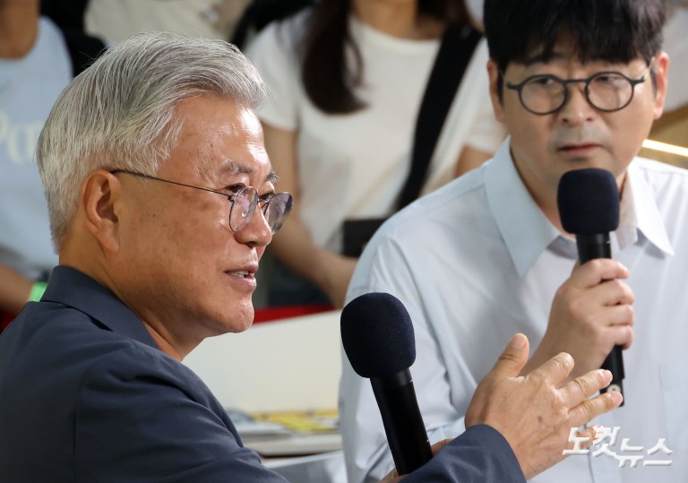 문재인, 국제도서전에서 북토크