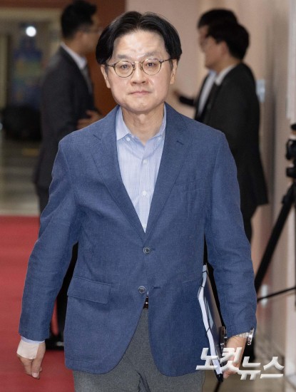 한성숙 총리, 첫 국무회의 주재