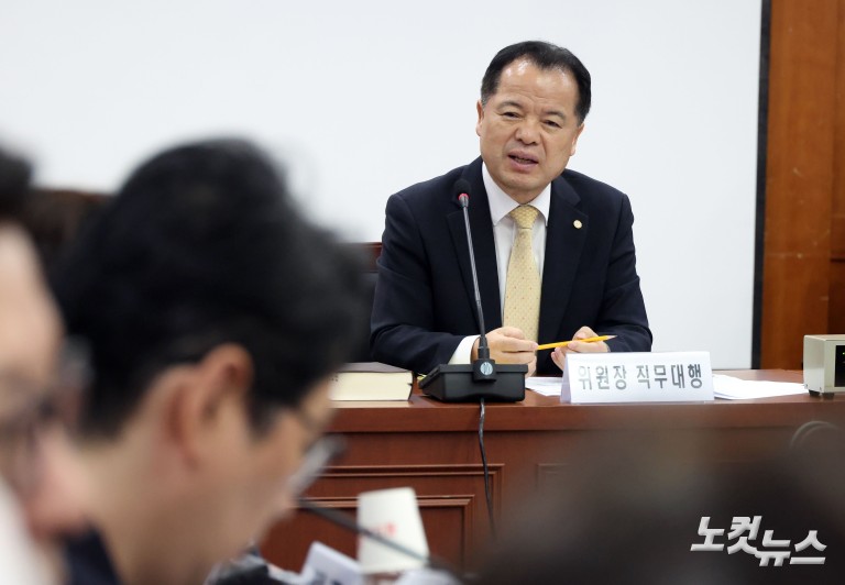 투표용지 부족사태 국조특위, 중앙선관위 현장조사