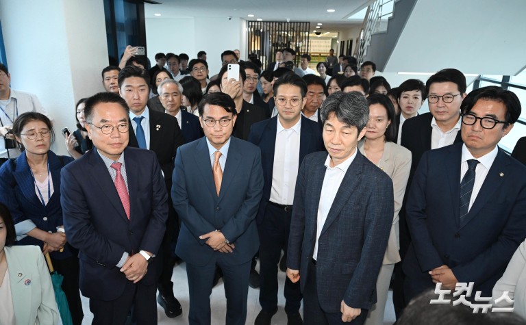 투표용지 부족사태 국조특위, 중앙선관위 현장조사