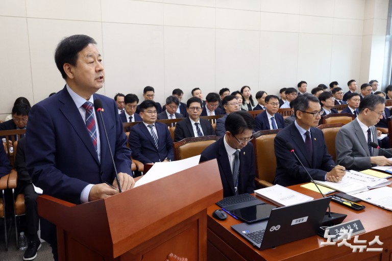 국회 후반기 첫 재경위…국민의힘은 불참