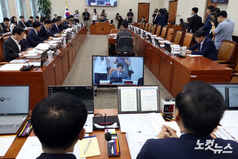 국회 후반기 첫 재경위…국민의힘은 불참