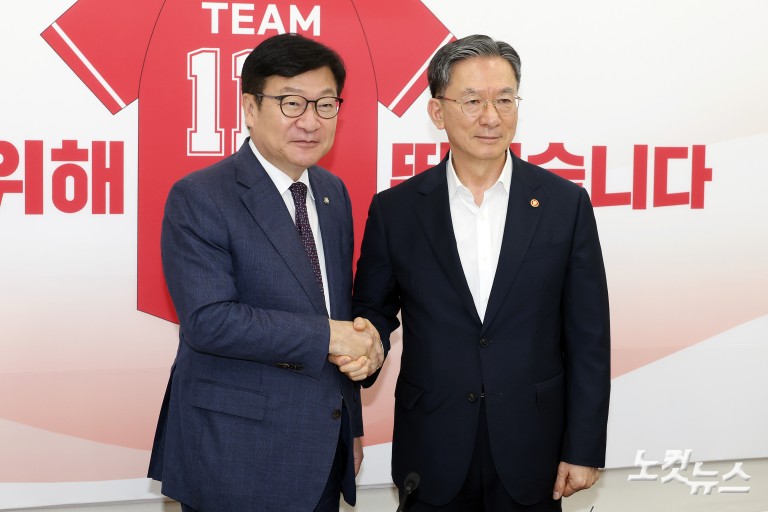 국민의힘 정점식 원내대표, 정성호 법무부 장관 접견