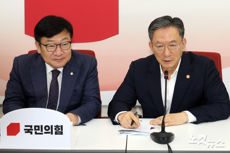 국민의힘 정점식 원내대표, 정성호 법무부 장관 접견