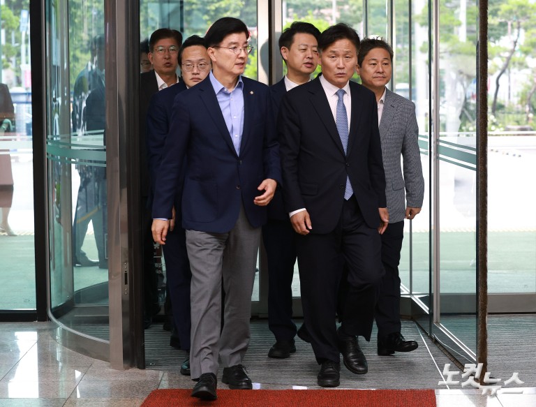 민주당 행안위원들, '장윤기 사건' 철저 수사 촉구 경찰청 방문