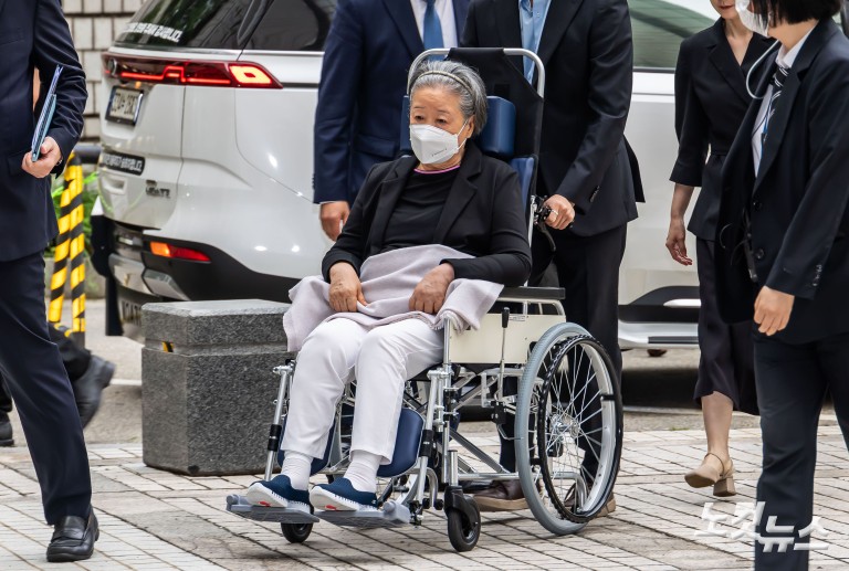 '정교유착' 한학자 통일교 총재, 1심 결심공판 출석