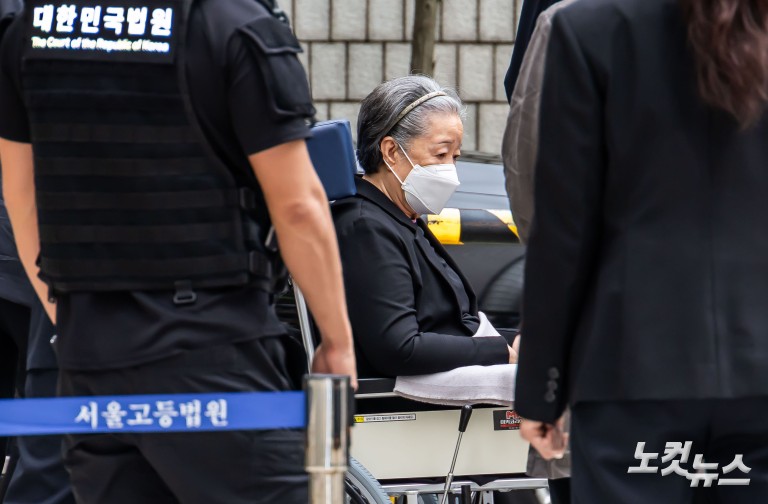 '정교유착' 한학자 통일교 총재, 1심 결심공판 출석