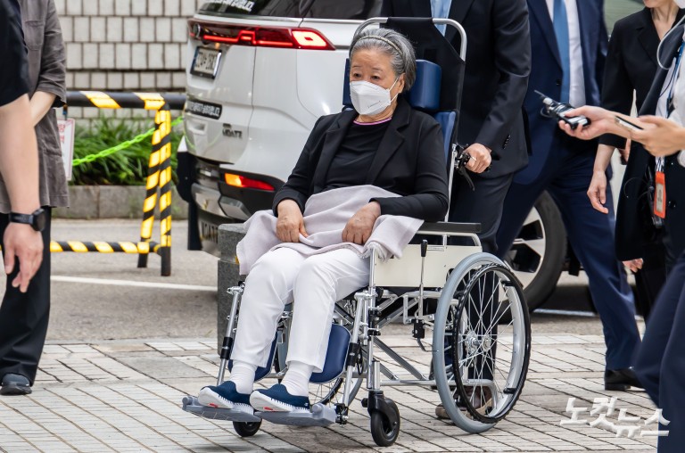 '정교유착' 한학자 통일교 총재, 1심 결심공판 출석