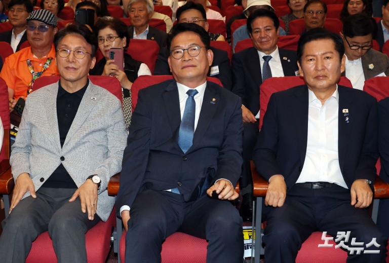한자리에 모인 민주당 당권 주자들