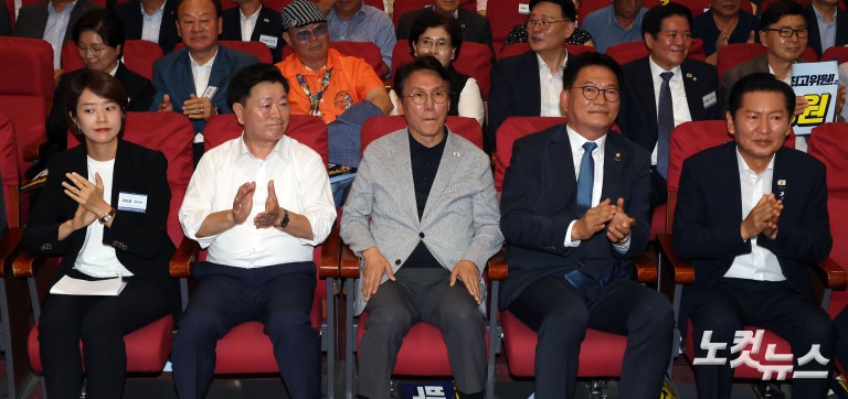 한자리에 모인 민주당 당권 주자들