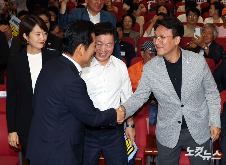 한자리에 모인 민주당 당권 주자들