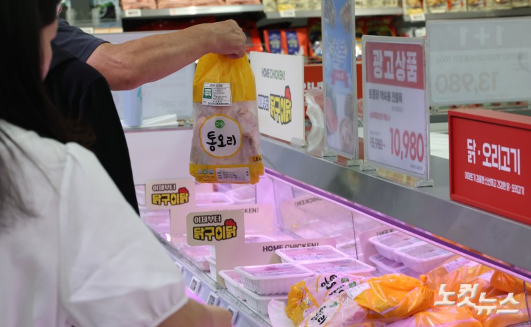 '삼계탕 2만원 시대' 대형마트에서 초복 준비