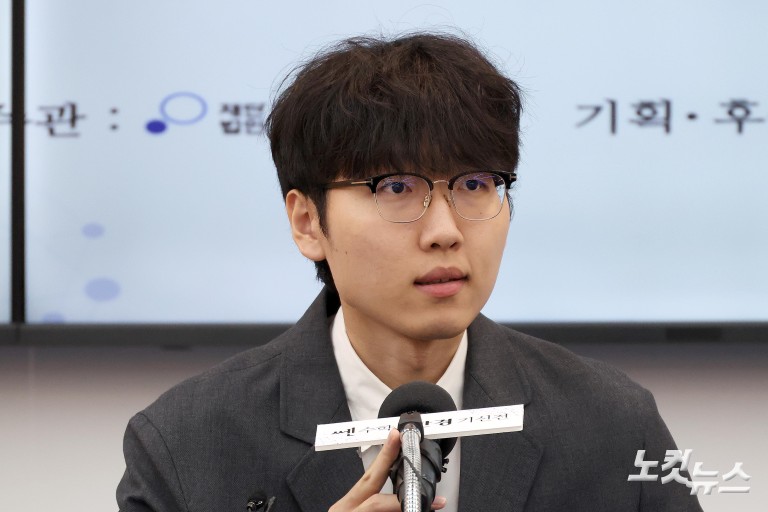 바둑9단 신진서, AI '카타고'와 대국