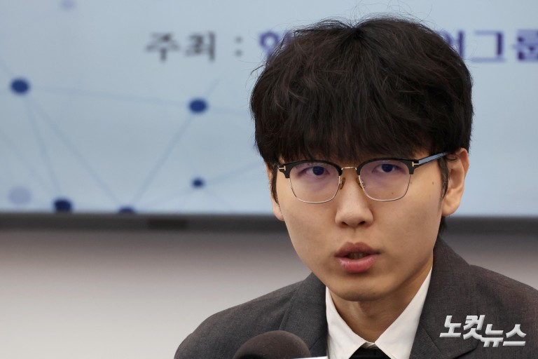 바둑9단 신진서, AI '카타고'와 대국