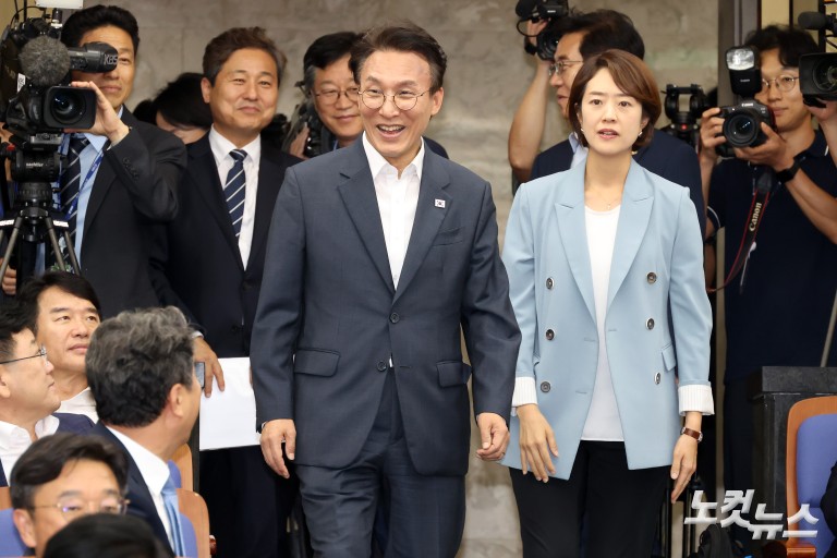 더불어민주당 의원총회