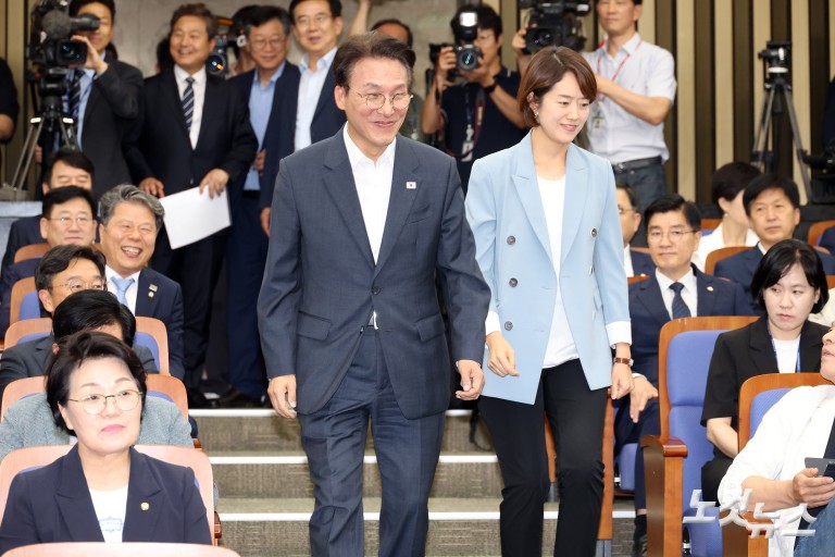 더불어민주당 의원총회