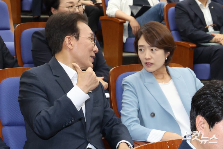 더불어민주당 의원총회