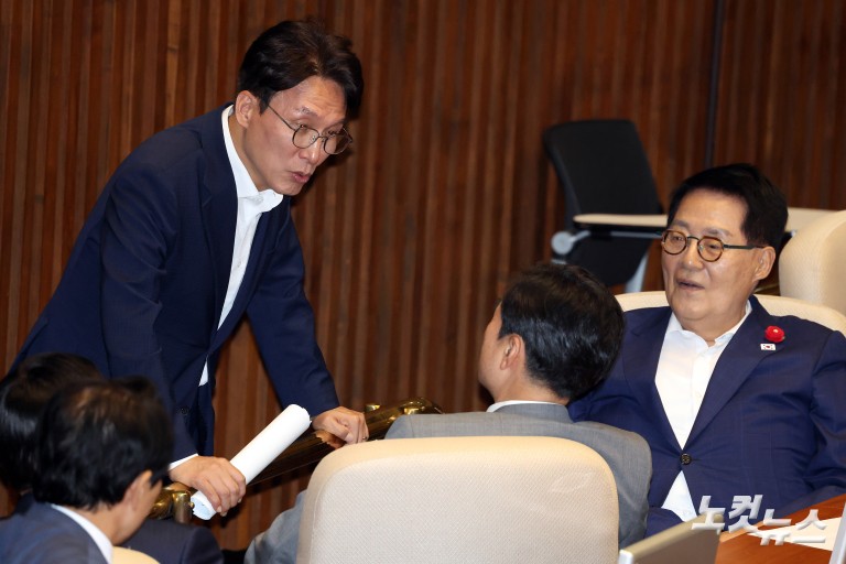 ‘종합특검 연장법’ 본회의 통과