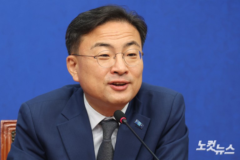 민주당 한병도 대표 직무대행, 신장식 조국혁신당 대표 접견