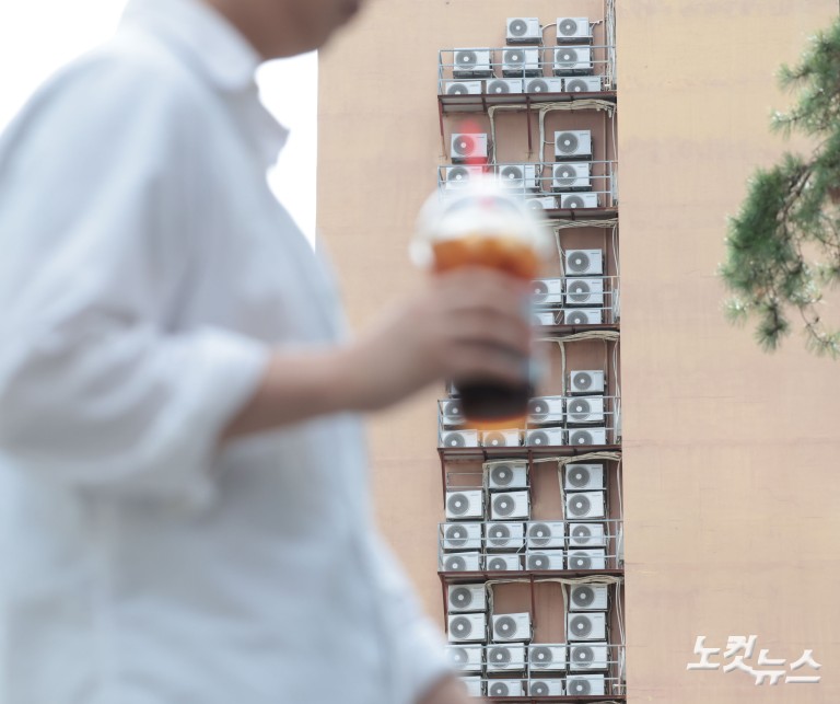 극한 폭염에 치솟는 전력수요…역대 최대치 임박
