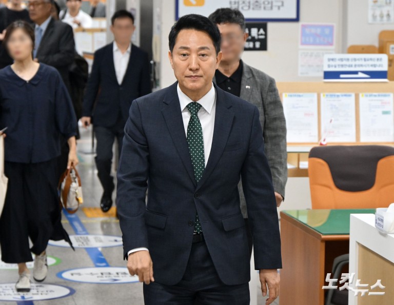 오세훈, 정치자금법 위반 항소심 첫 공판 출석