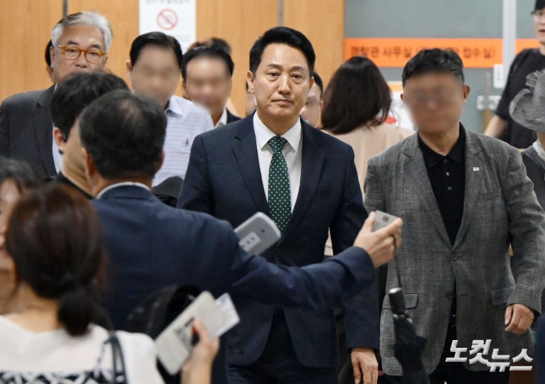오세훈, 정치자금법 위반 항소심 첫 공판 출석