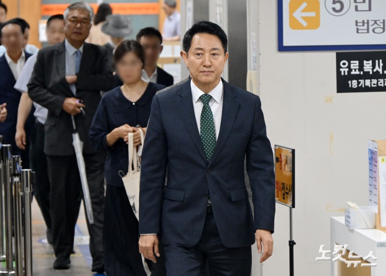 오세훈, 정치자금법 위반 항소심 첫 공판 출석