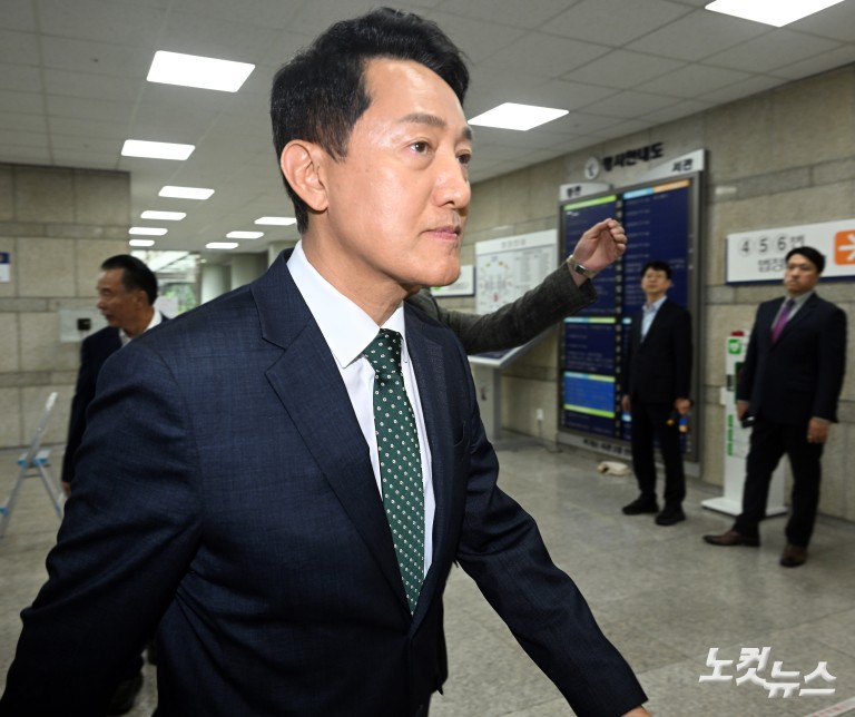 오세훈, 정치자금법 위반 항소심 첫 공판 출석
