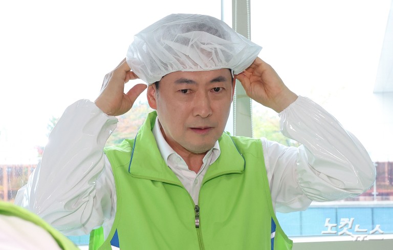 복지관 배식봉사 나선 장동혁