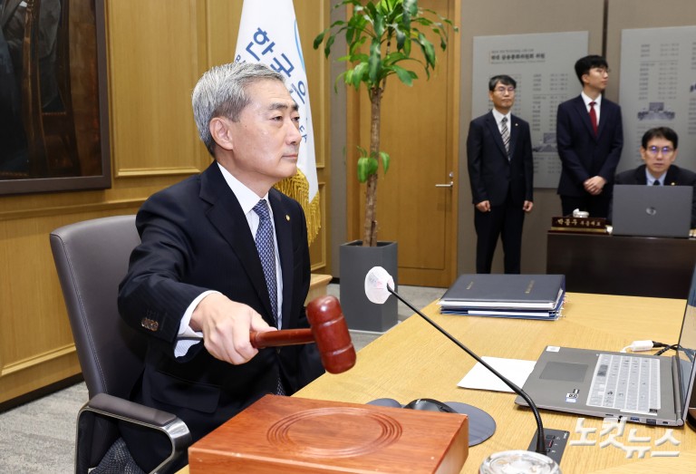한은, 기준금리 2연속 인상…연2.75→3.00%