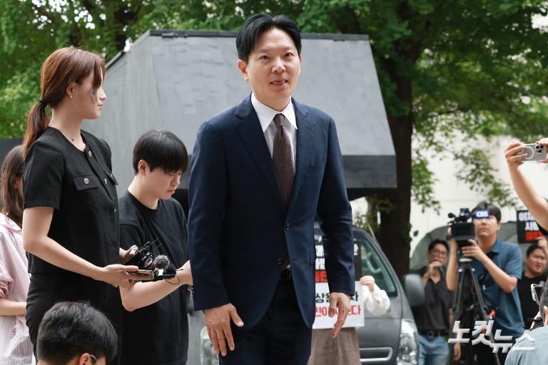 경찰, '국조특위 선서 거부' 박상용 검사 첫 소환