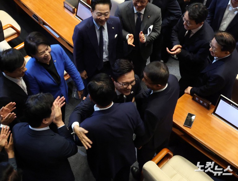 연설 후 국민의힘 찾아간 김민석 대표