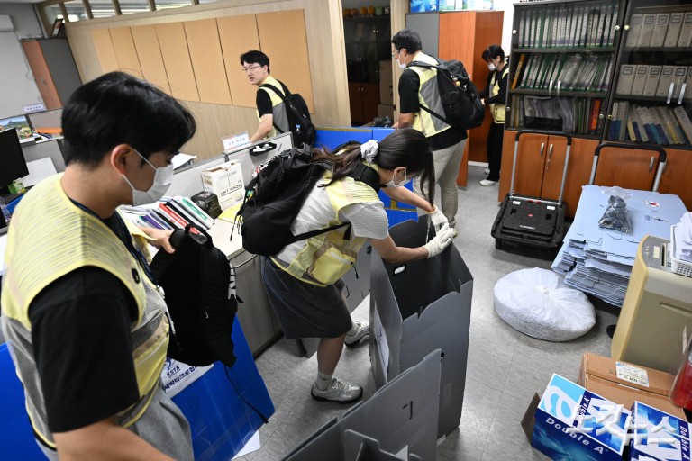 대한체육회, 핸드볼경기장 진입…봉쇄시위 95일만