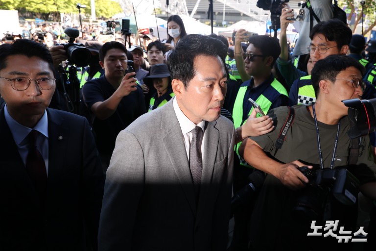 대한체육회, '봉쇄 95일 만' 잠실 개표소 물품 반출