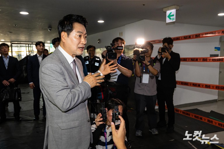 봉쇄 풀린 올림픽공원 핸드볼경기장 찾은 장동혁 대표