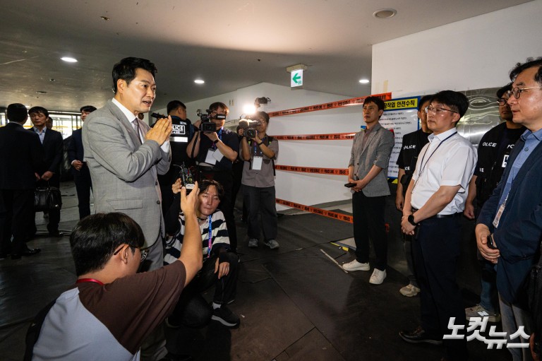 봉쇄 풀린 올림픽공원 핸드볼경기장 찾은 장동혁 대표