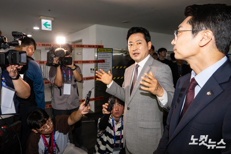 봉쇄 풀린 올림픽공원 핸드볼경기장 찾은 장동혁 대표