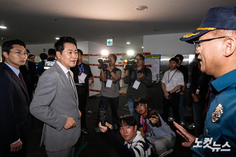 봉쇄 풀린 올림픽공원 핸드볼경기장 찾은 장동혁 대표