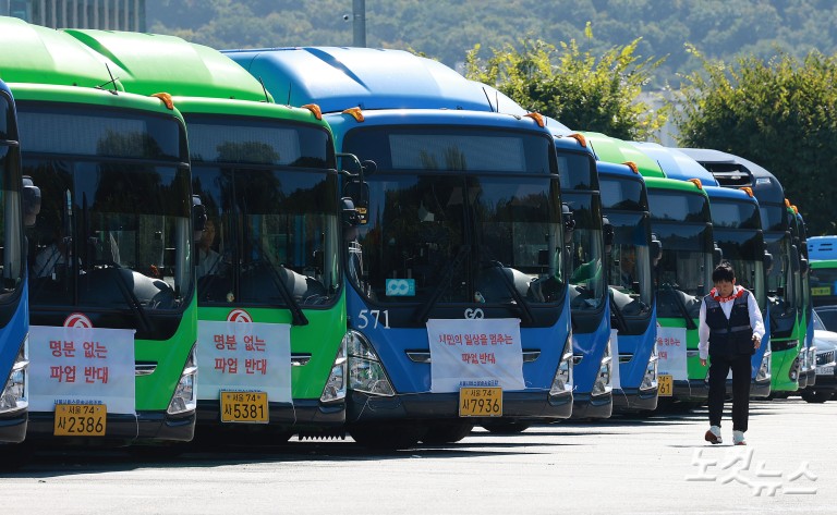 서울 시내버스 파업 'D-1'…노사, 막판 줄다리기