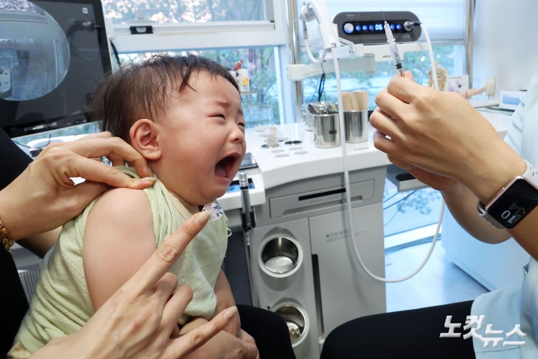 이른 독감 유행 속 국가예방접종 시작