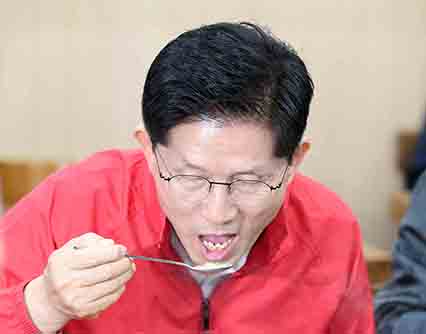 순대국밥 먹는 김문수