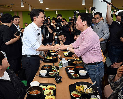 학생식당서 만난 이준석-안철수