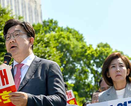 권성동 "법의 심판이 이재명 한 사람을 피해 가는 나라"