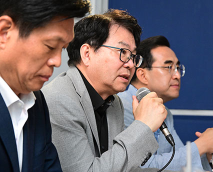 반환점 돈 국정위...이한주 위원장 간담회