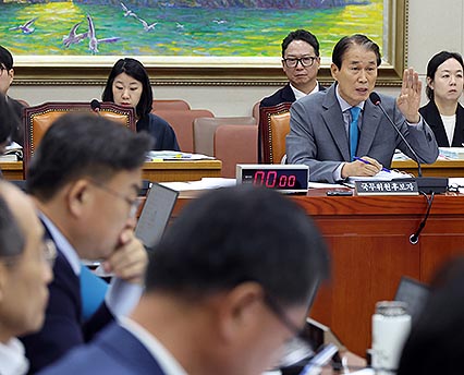 권오을 맹폭 국민의힘 "꿀 빠는 인생"
